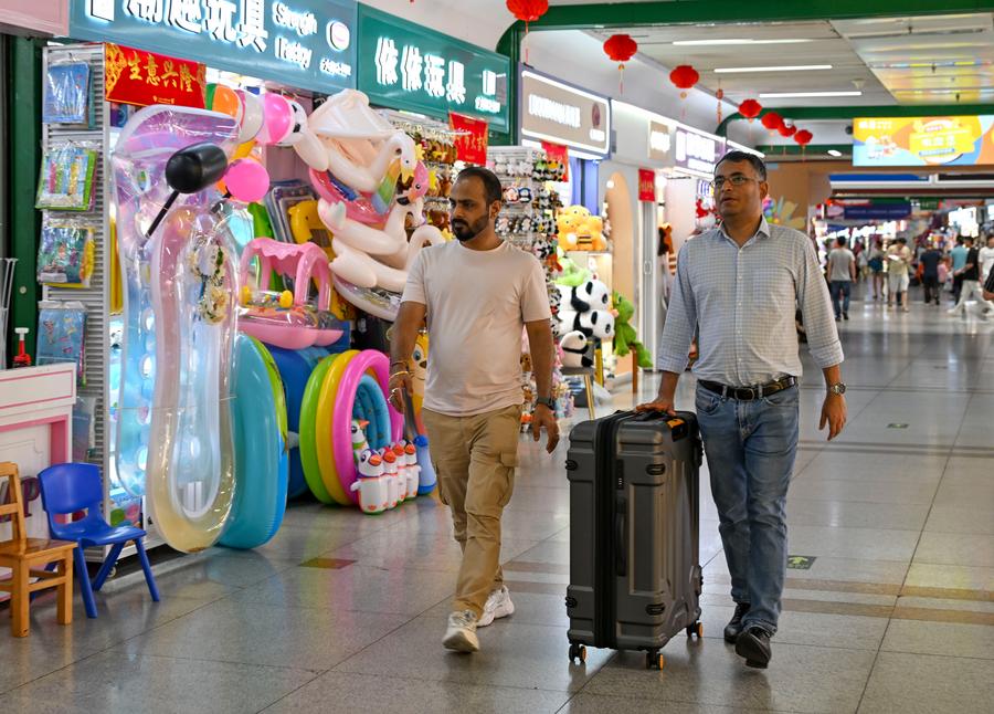 New talent system benefits over 3,700 foreign businesspeople in China