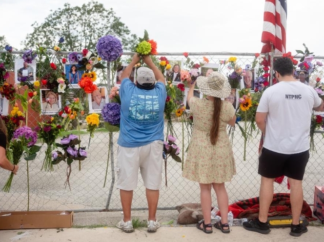 Trump visits Texas flooded area, dismissing criticism on alerts