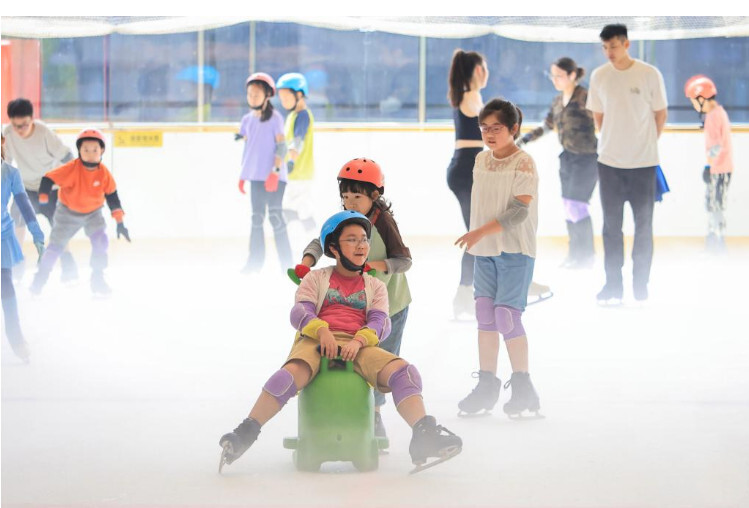 Heatwaves during summer vacation boost cooling economy across China