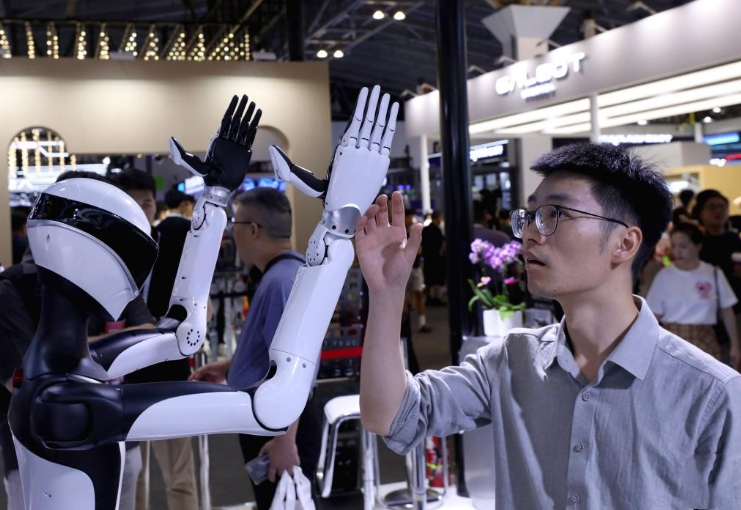 Intelligent robots on display attract attention at 2025 WAIC in Shanghai