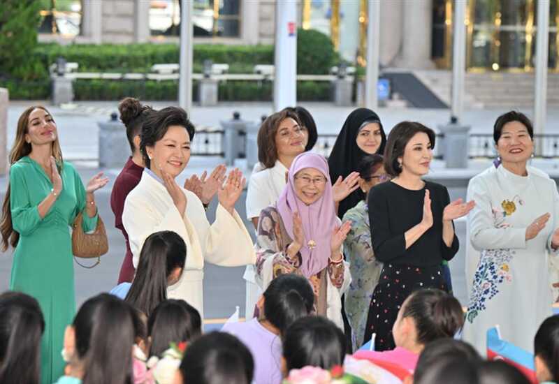 Peng Liyuan, spouses of foreign leaders attending SCO summit tour Tianjin