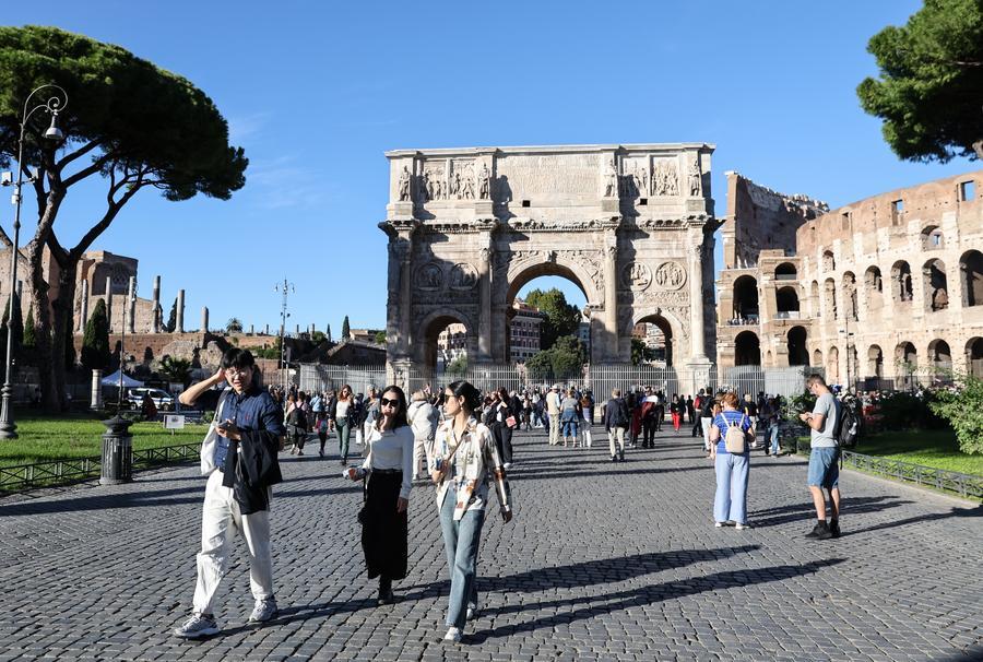 Surge in Chinese holiday travelers boosts European tourism, cultural exchanges