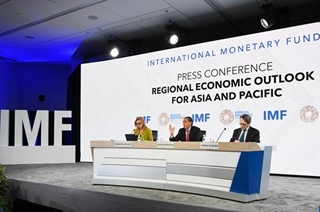 IMF urges Asian economies to boost domestic demand, deepen regional integration