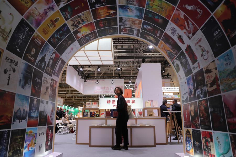 German scholar unveils book on Japan