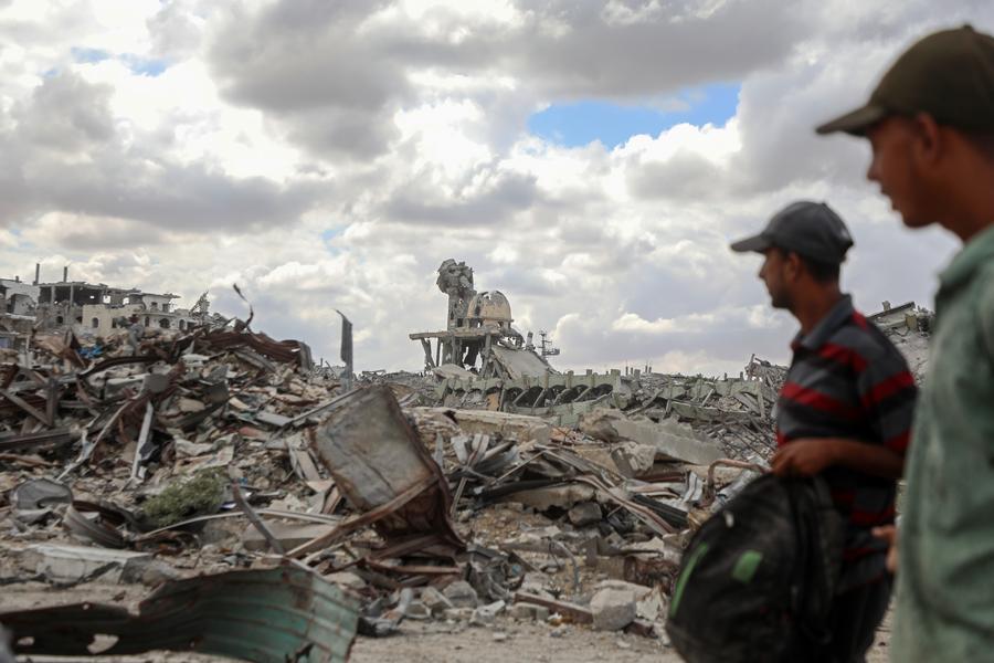 Gaza intensifies efforts to clear rubble, reopen roads amid severe shortage of fuel