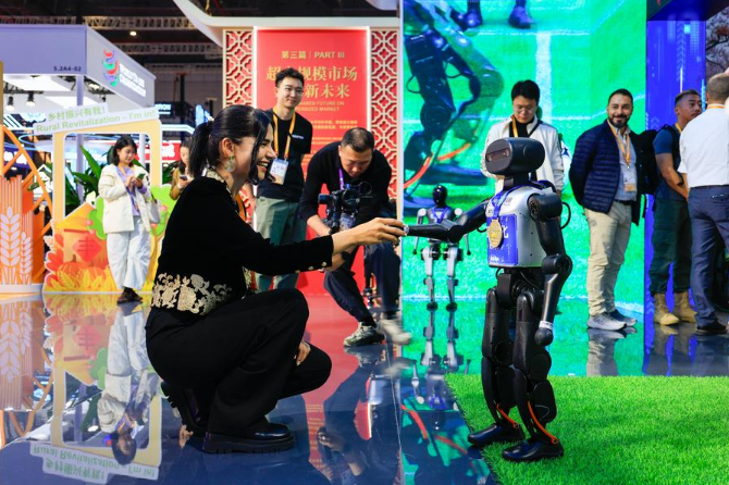 InPics | China Pavilion draws attention at 8th CIIE