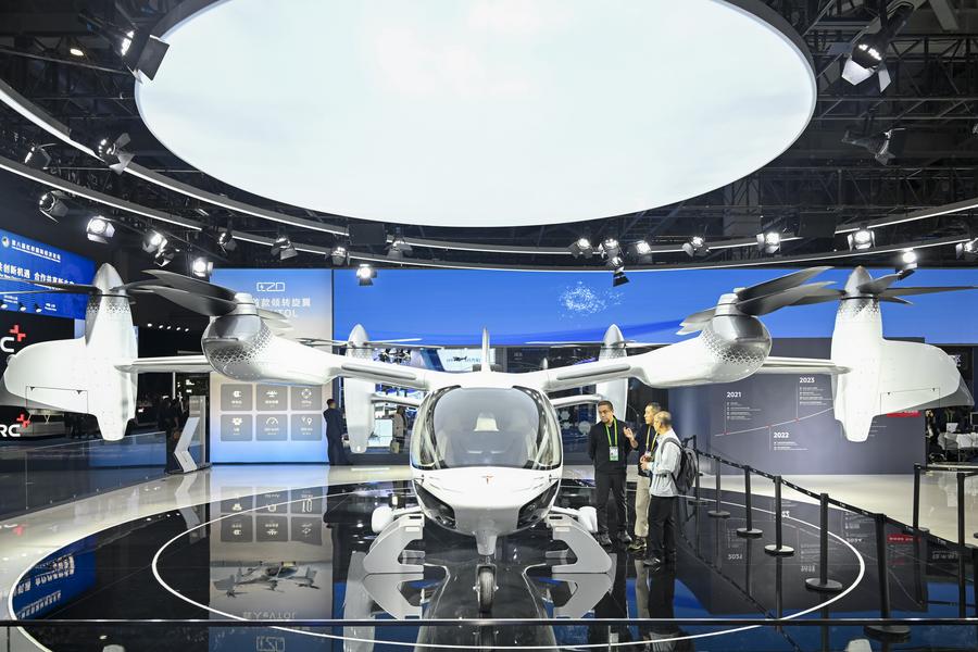 Cutting-edge technologies attract visitors at 8th CIIE