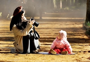 People enjoy scenery of early winter across China