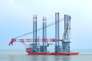 Wind turbine installation vessel "Fengsheng" embarks on voyage following delivery in Qidong