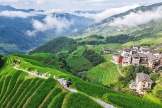 Summer tourism booms across China