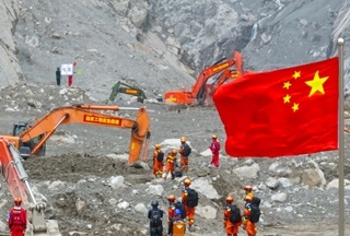 Over 2,500 rescuers deployed to mudslide-hit border port in China's Xizang