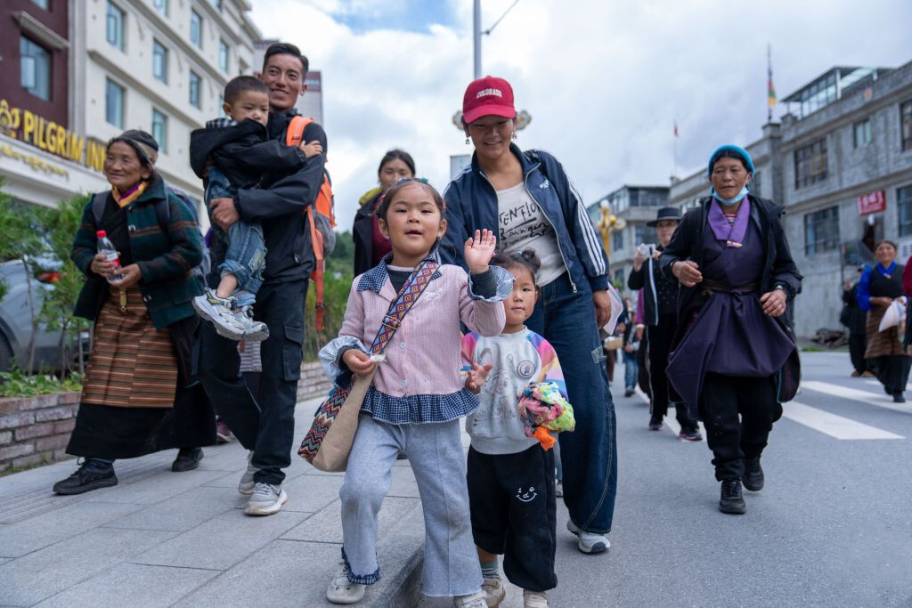 Mudslide-affected people return home in Gyirong Town, China