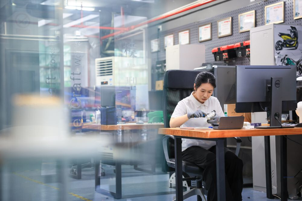 Young industrial design talent turns creative ideas into new quality productive forces