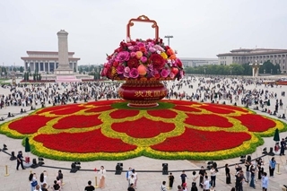 National Day floral displays in festive Beijing tell tough past, promising future