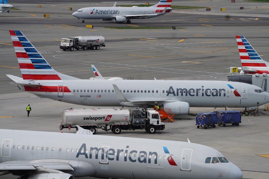 High fuel costs squeeze major U.S. airlines