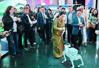 Participants of 2026 Global Governance Forum (Xiong'an) visit Xiong'an New Area