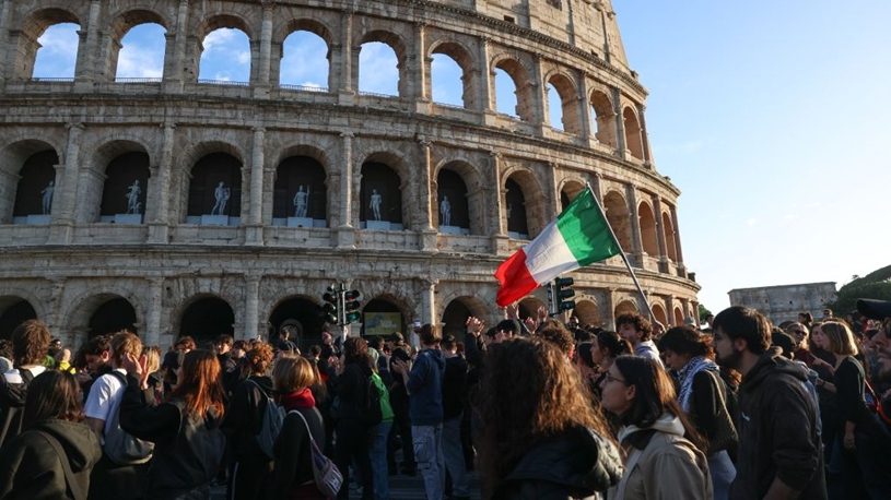 Protests sweep Italian cities, clashes reported