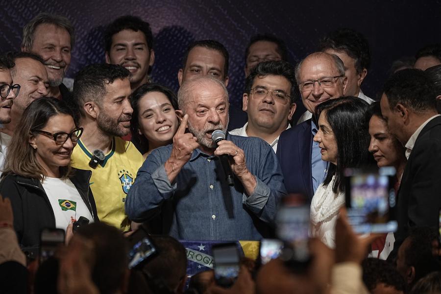 Lula calls Flavio Bolsonaro