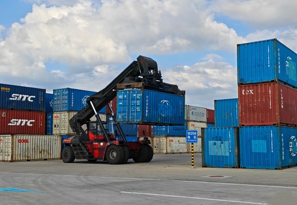 Letter from China: The one-person company, the port and the shopping bag, snapshots from Hainan FTP