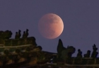 Total lunar eclipse witnessed across China